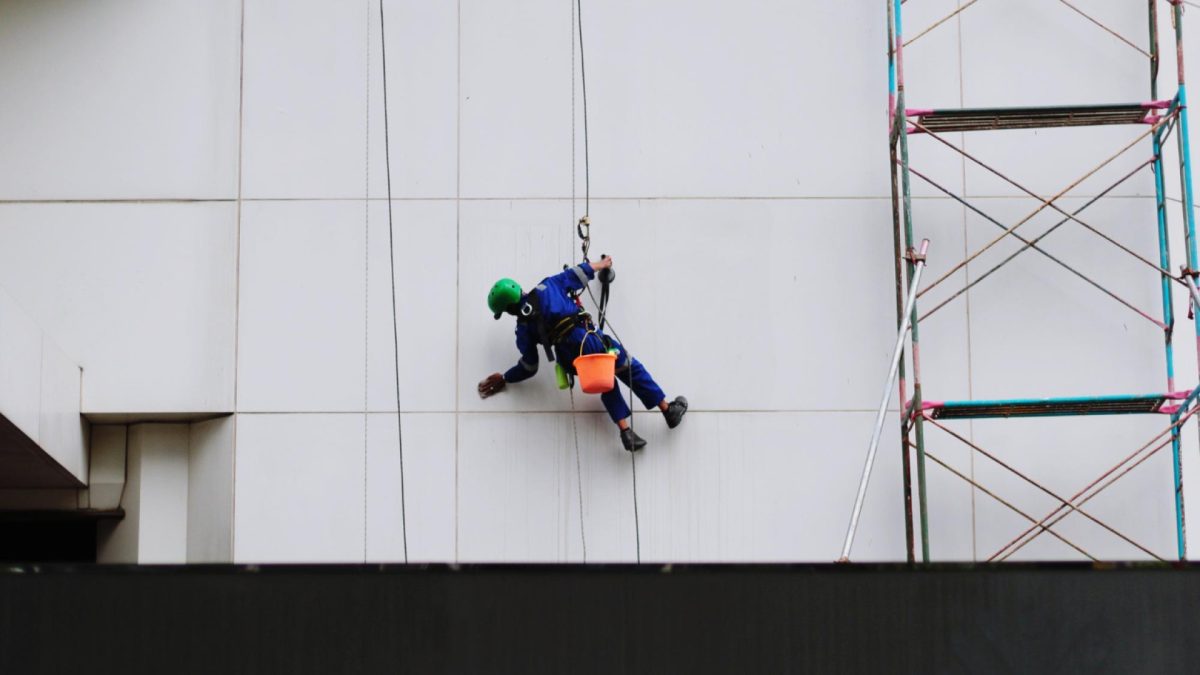 Prévention des chutes de hauteur dans le BTP et l’industrie : bien choisir son harnais selon la tâche